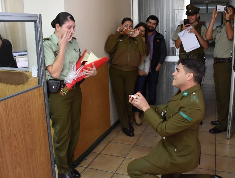 Carabinero le pidió matrimonio a su pareja y colega en Iquique