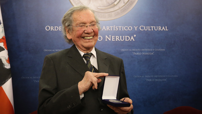 Humberto Duvauchelle recibió Orden al Mérito Pablo Neruda