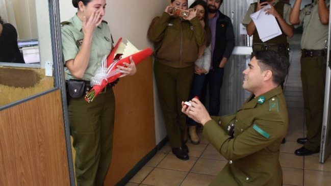 Carabinero le pidió matrimonio a su pareja y colega en Iquique