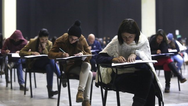 Con críticas a la metodología, médicos chilenos y extranjeros rinden el Eunacom