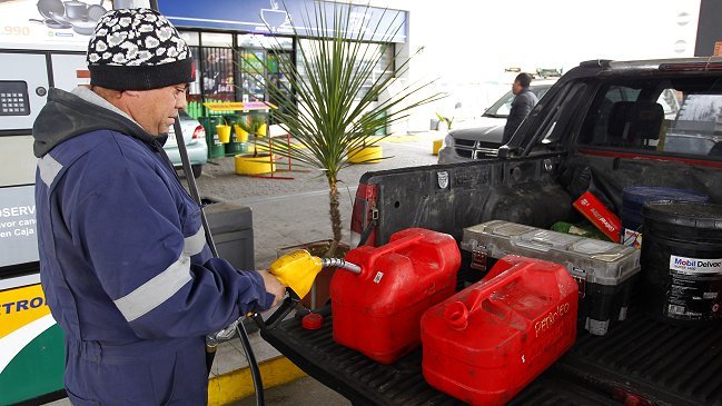 Este jueves bajan las bencinas, pero sube la parafina