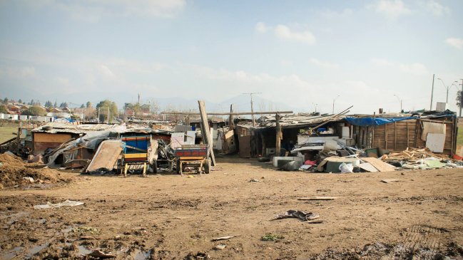 Techo: Familias en campamentos han aumentado un 48% en siete años