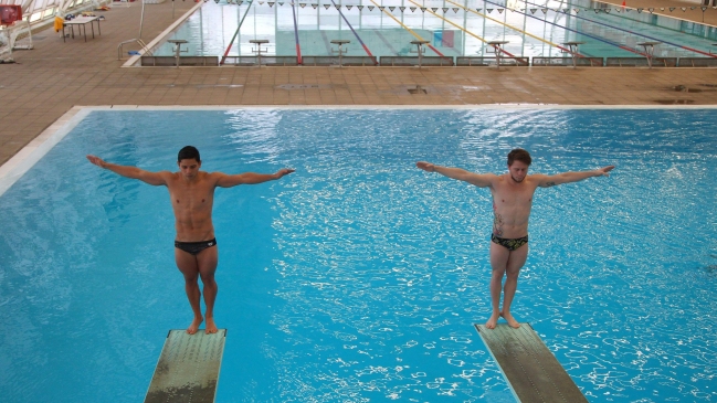 Chilenos quedaron eliminados en prueba de trampolín de un metro en el Mundial de Natación