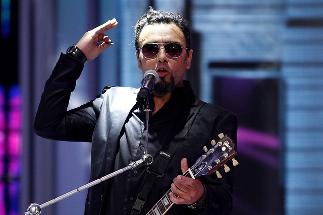 Claudio Valenzuela por lo nuevo de Lucybell: 