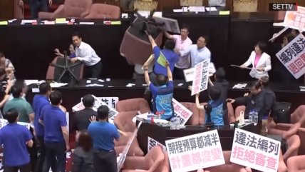   Batalla campal entre parlamentarios de Taiwán 