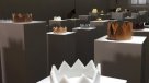 Mujer se quiso tomar una selfie y destruyó valiosa obra de arte