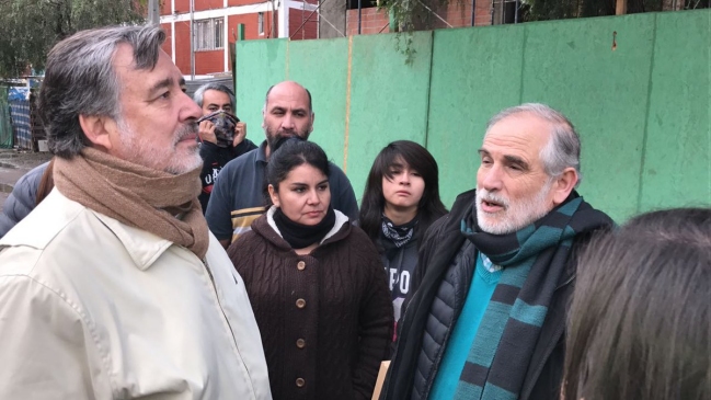 Guillier salió a buscar firmas junto a Montes tras cuestionamientos del senador PS
