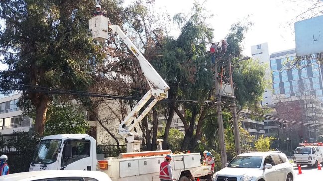 Enel negó haber disminuido la cantidad de cuadrillas de emergencia