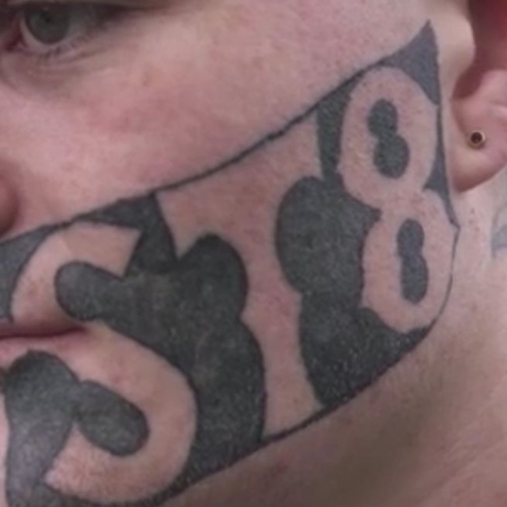 Joven neozelandés vivió un drama laboral por tatuaje