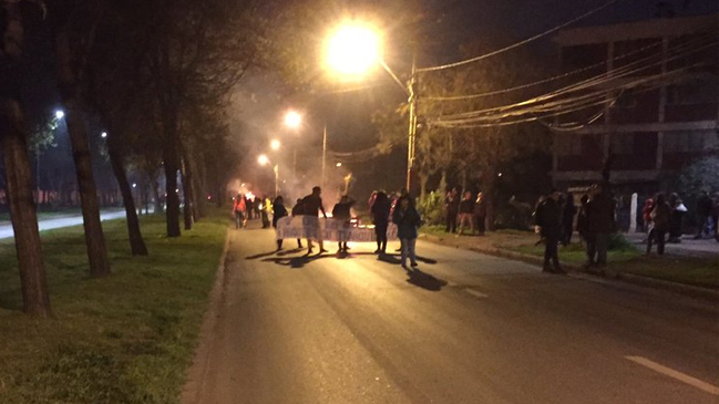 Vecinos de distintos sectores de la capital protestan contra Enel