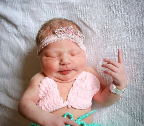 Recién nacida murió por meningitis luego de recibir un beso