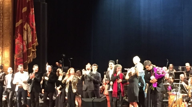 Homenaje a Violeta en Chile: 