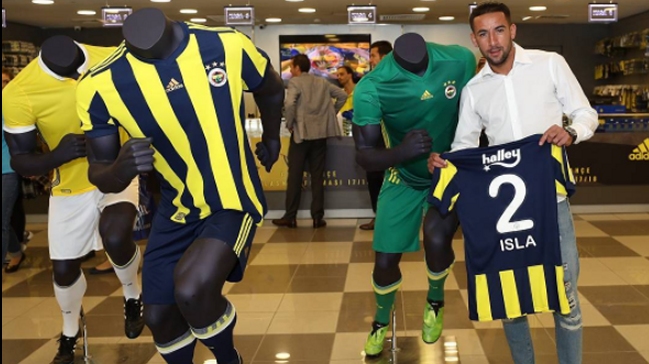 Mauricio Isla ya es oficialmente jugador de Fenerbahce SK