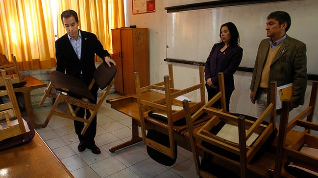 Municipalidad de Santiago reparó los daños causados en las tomas de colegios