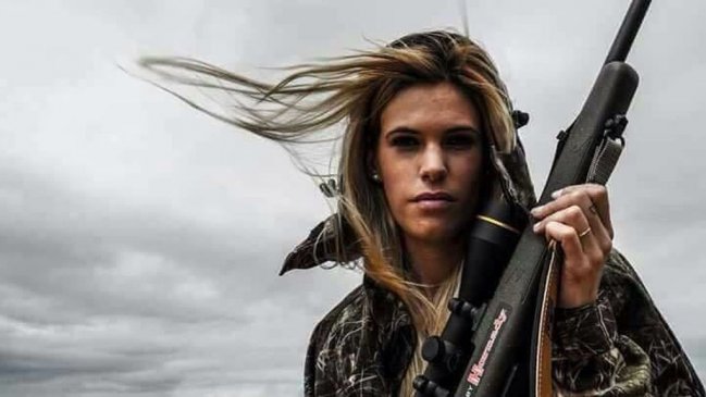 Hallan muerta a cazadora y bloguera española