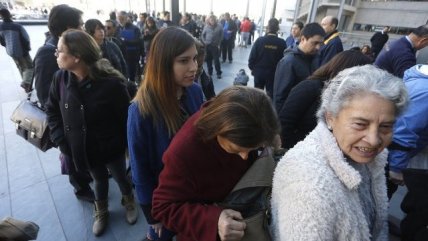   Con largas filas se inició nuevo sistema de seguridad en el Centro de Justicia 