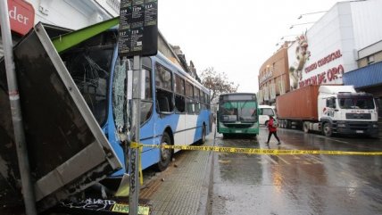   Dos micros del Transantiago participaron de colisión múltiple 
