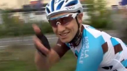   Ciclista francés le propuso matrimonio a su novia en plena competencia del Tour de Francia 