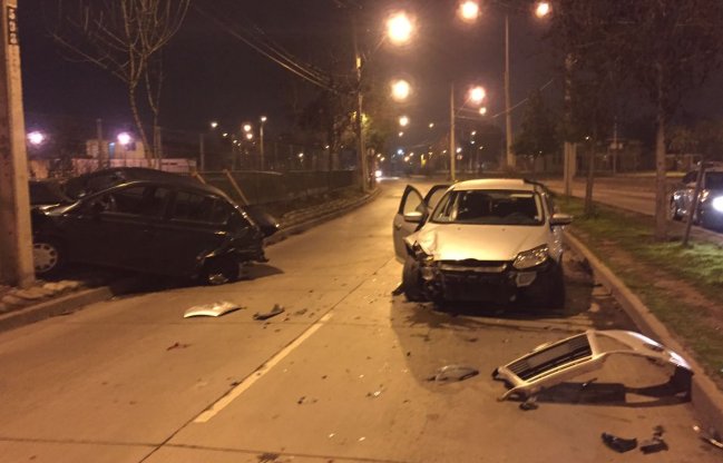 Persecución policial terminó con colisión de dos vehículos en San Joaquín