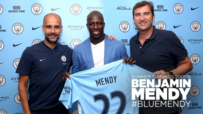Manchester City anunció la contratación del zaguero Benjamin Mendy
