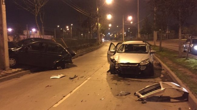 Persecución policial terminó con colisión de dos vehículos en San Joaquín