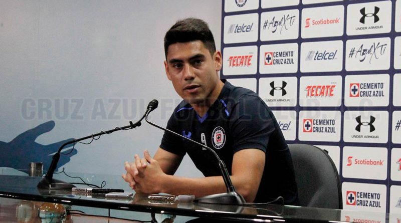 Felipe Mora ve a Humberto Suazo como el ejemplo a seguir para triunfar en México