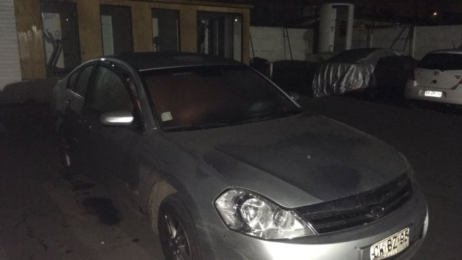 Macul: Carabineros detuvo a cuatro hombres que viajaban en auto con encargo por robo