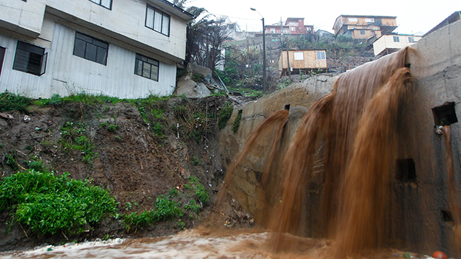 Valparaíso: Realizan trabajos preventivos para evitar aluviones