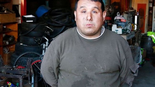 Luksic anunció donación a trabajador que devolvió 700 mil pesos que encontró botados