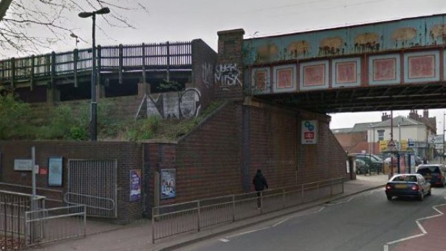 Una joven fue violada dos veces en una noche en Inglaterra