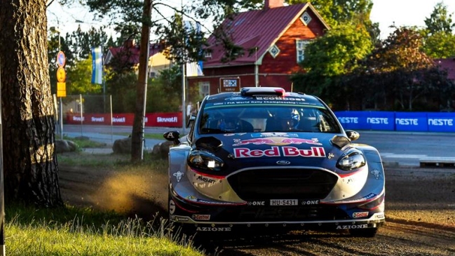 Sebastien Ogier abandonó en la segunda jornada del Rally de Finlandia