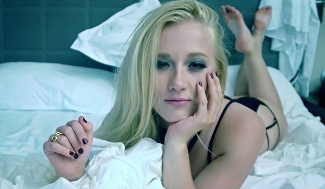 El alocado baile de Vesta Lugg en una discoteque