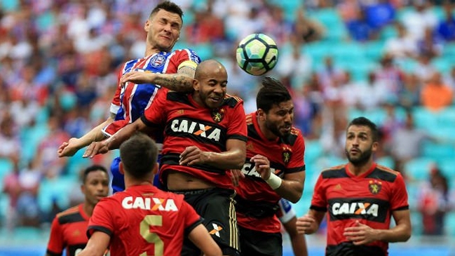 Eugenio Mena fue titular en triunfo de Sport Recife en el Brasileirao