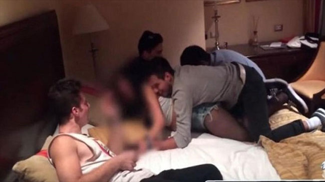 Denuncian a youtubers por abusar de una fanática ebria