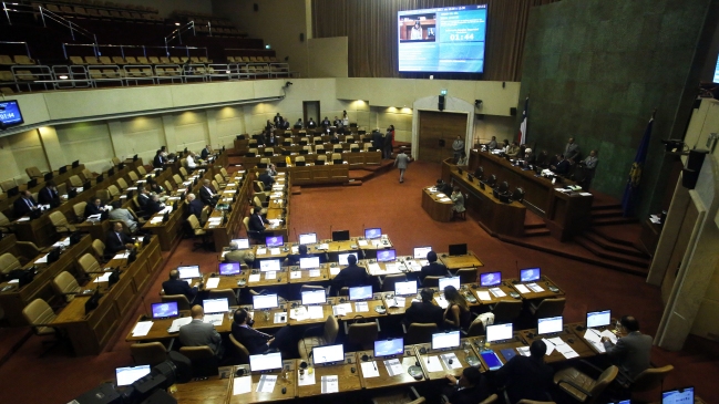 Cámara inició actividades con minuto de silencio por muertos en Venezuela