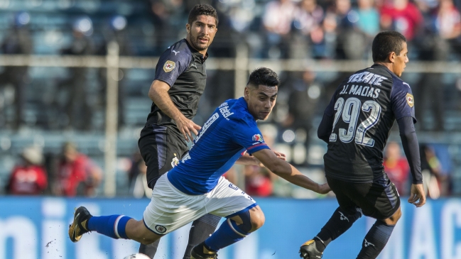 Técnico de Cruz Azul pidió más compromiso a Felipe Mora por sus constantes retrasos
