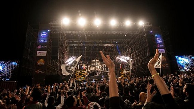 Ana Tijoux y Moral Distraída se enfrentarán en un desafío en vivo