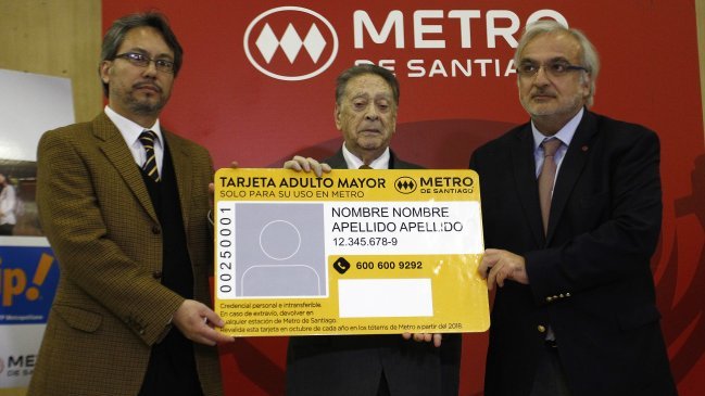 Crece la polémica por Tarjeta Adulto Mayor del Metro