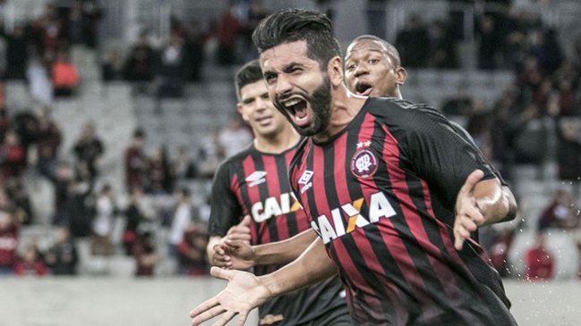 Atlético Paranaense goleó a Avaí con presencia de Esteban Pavez en la liga brasileña