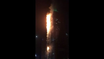   Incendio afecta a un rascacielos en Dubai 