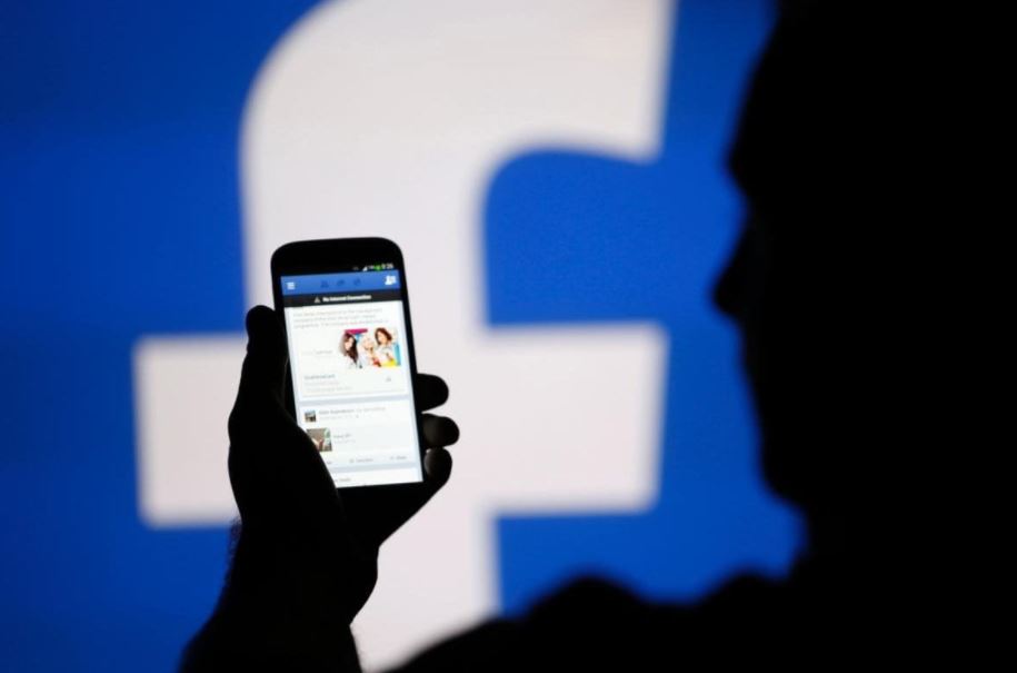 Mujer chilena deberá borrar ofensas que publicó en Facebook