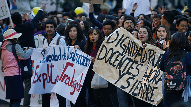 Colegio de Profesores llamó a paro nacional
