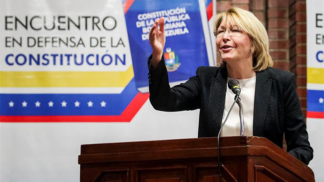 Ex fiscal general insistió que sigue en el cargo y culpó a Maduro por su remoción