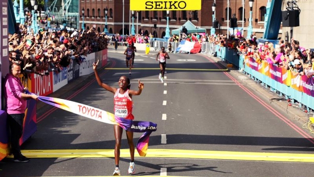 Rose Chelimo le negó a Kiplagat un triplete sin precedentes en el Maratón