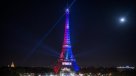 Detienen a hombre que intentaba irrumpir armado en la Torre Eiffel