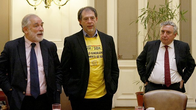 Parlamentarios presentan 