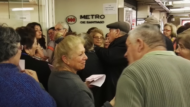 Bachelet: Tarjeta Adulto Mayor del Metro no tendrá restricción de viajes