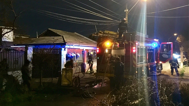 Incendio afectó a dos viviendas en Pedro Aguirre Cerda