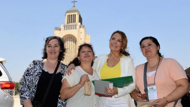 Cathy Barriga mostró su felicidad por visita del Papa a Maipú