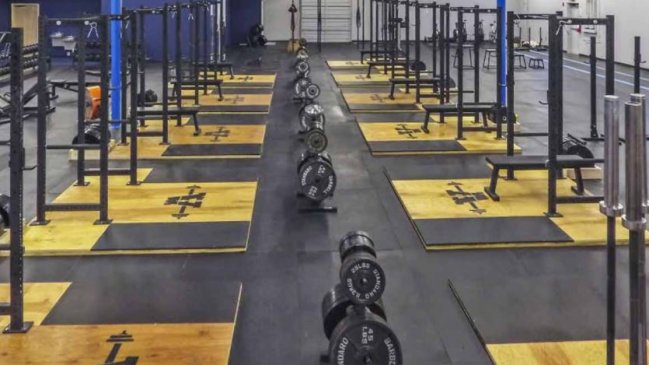 Gimnasio en EE.UU. no admite policías con cartel obsceno